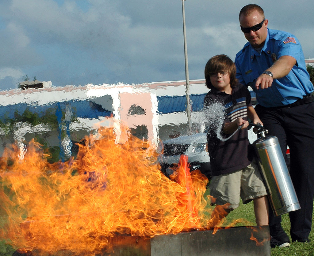 Niles Key West >> How to use a fire extinguisher - Greger Wikstrand Niles Key West >> How to use a fire extinguisher - Greger Wikstrand